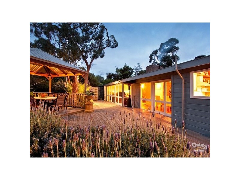 17 Millbank Drive, Mount Eliza VIC 3930