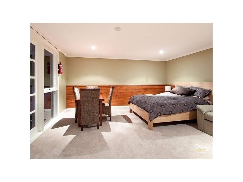 17 Millbank Drive, Mount Eliza VIC 3930