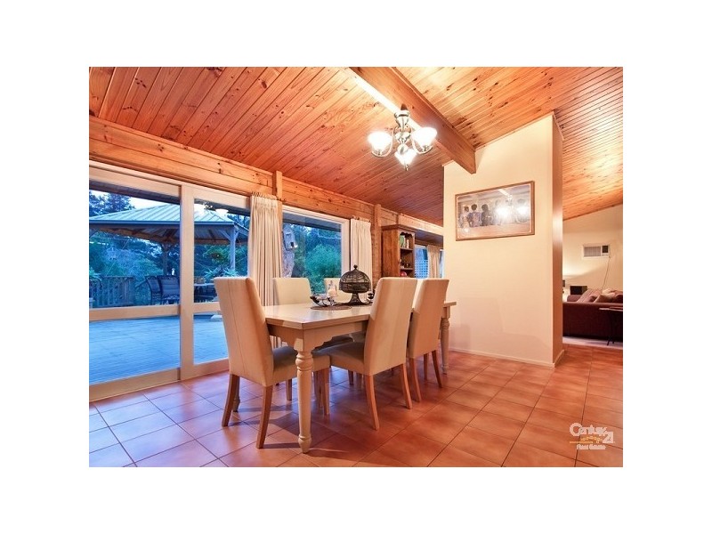 17 Millbank Drive, Mount Eliza VIC 3930