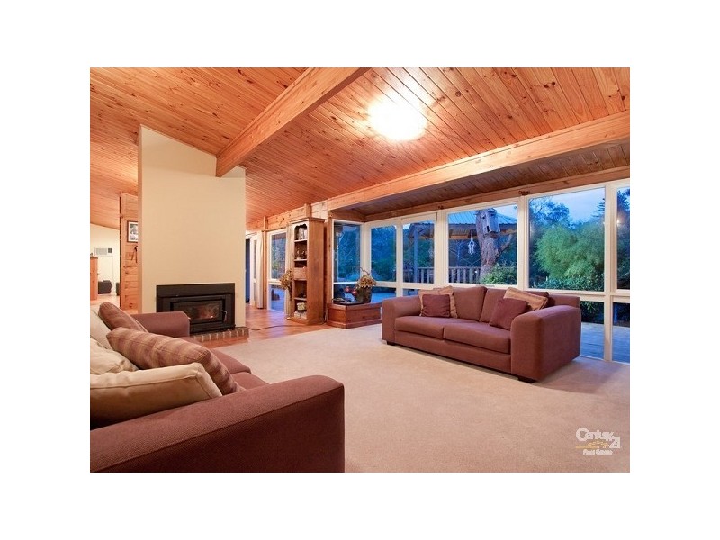 17 Millbank Drive, Mount Eliza VIC 3930