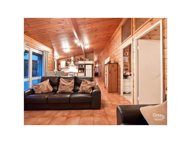 17 Millbank Drive, Mount Eliza VIC 3930