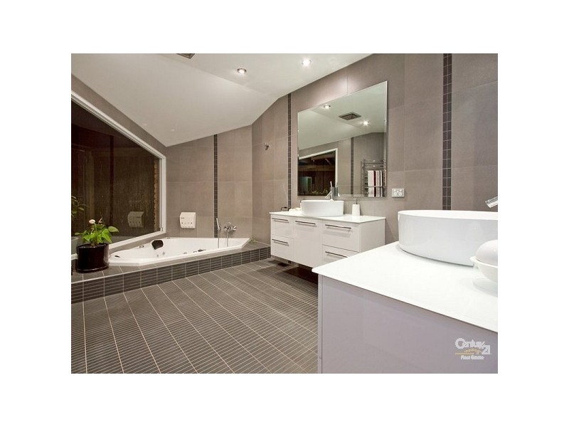 20 McCutcheon Close, Mount Eliza VIC 3930