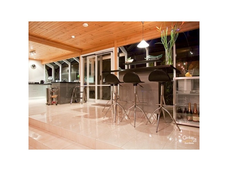 20 McCutcheon Close, Mount Eliza VIC 3930