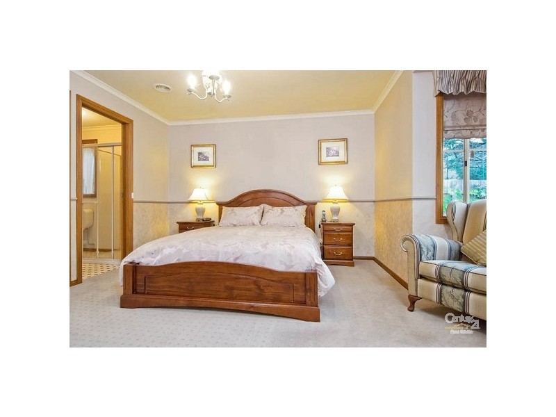 9 Swamp Gum Place, Somerville VIC 3912