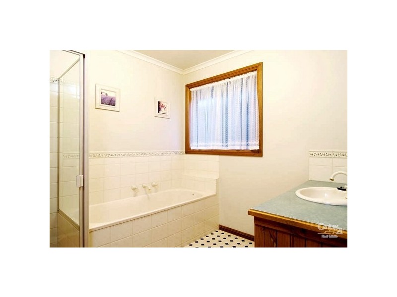 9 Swamp Gum Place, Somerville VIC 3912