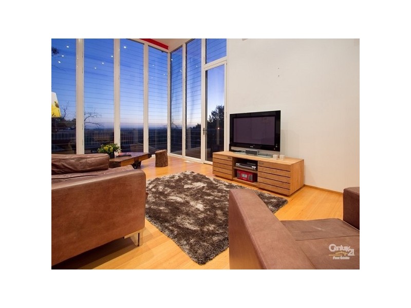 70 Eumeralla Grove, Mount Eliza VIC 3930