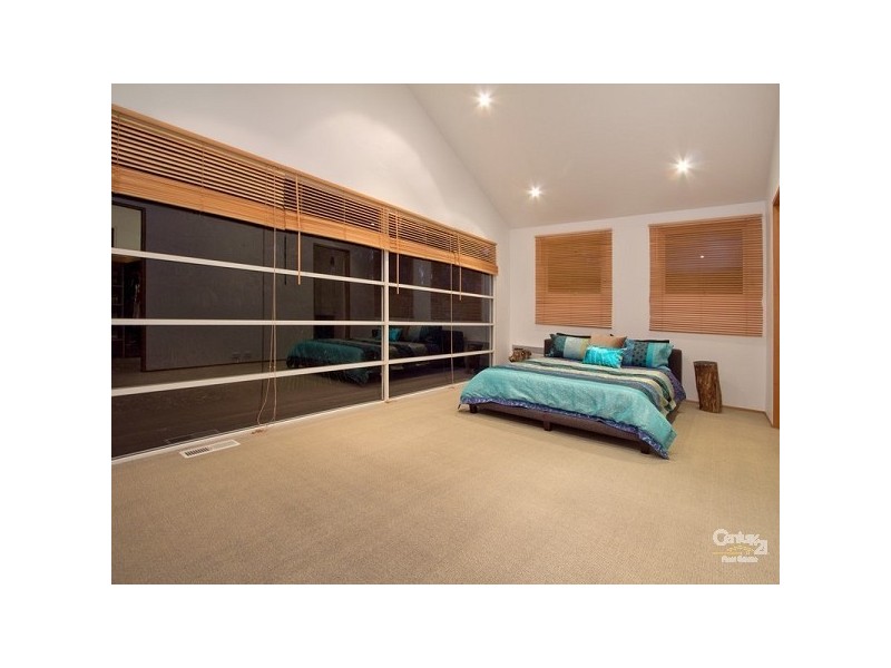 70 Eumeralla Grove, Mount Eliza VIC 3930