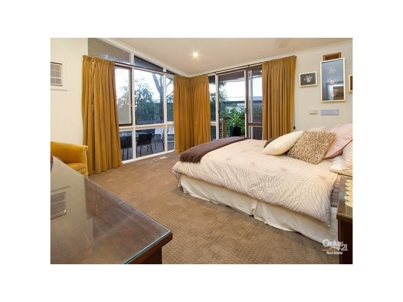 1 Cornwall, Mount Martha VIC 3934