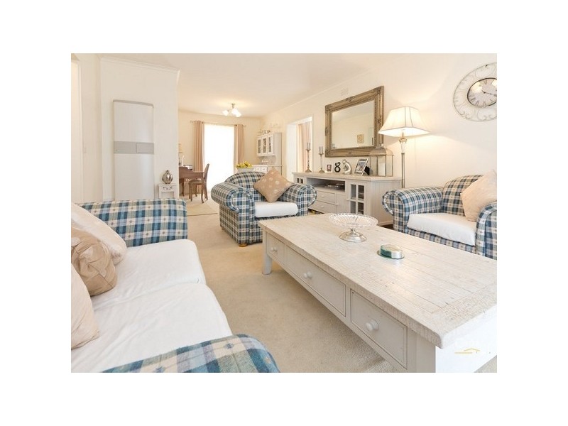 2/10 Leicester Avenue, Mount Eliza VIC 3930