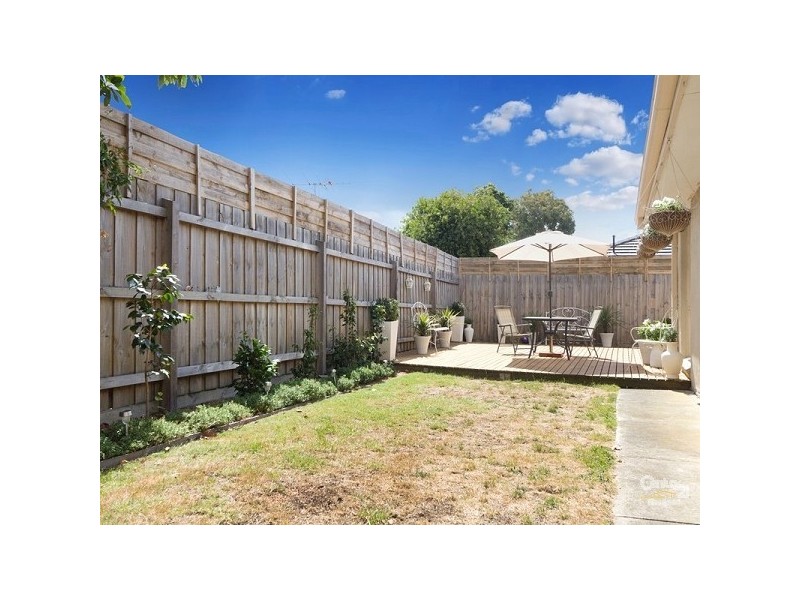 2/10 Leicester Avenue, Mount Eliza VIC 3930