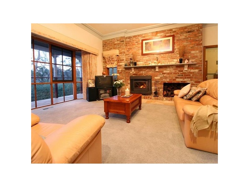 10 Eumeralla Grove, Mount Eliza VIC 3930