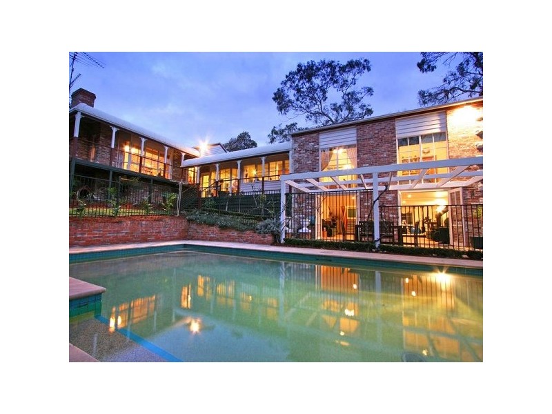 10 Eumeralla Grove, Mount Eliza VIC 3930