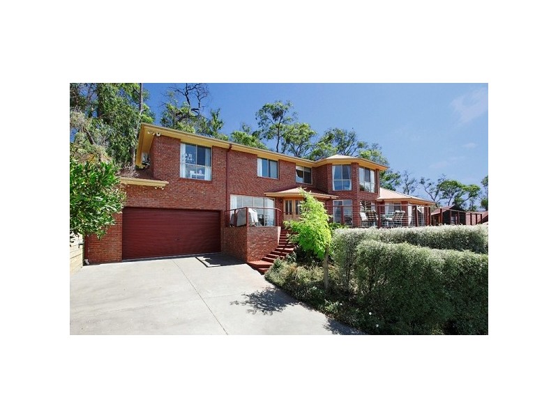 77 Eumeralla Grove, Mount Eliza VIC 3930