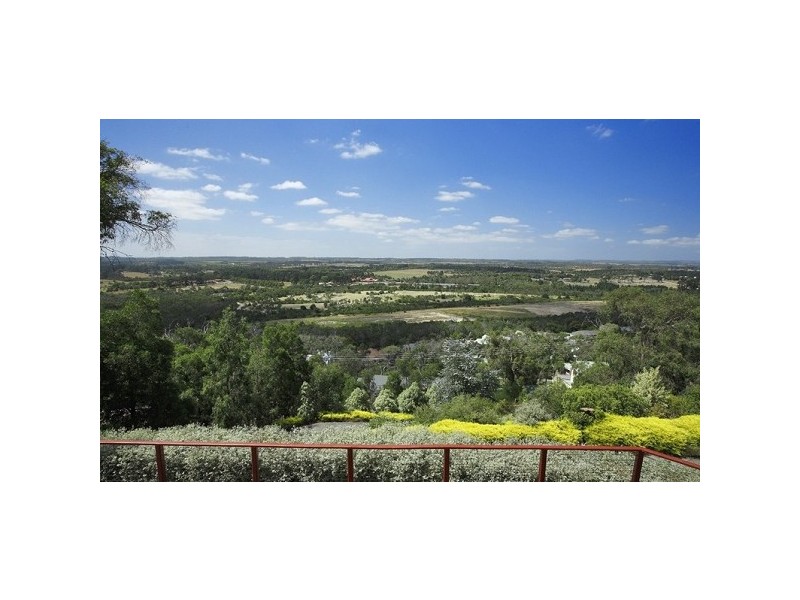 77 Eumeralla Grove, Mount Eliza VIC 3930