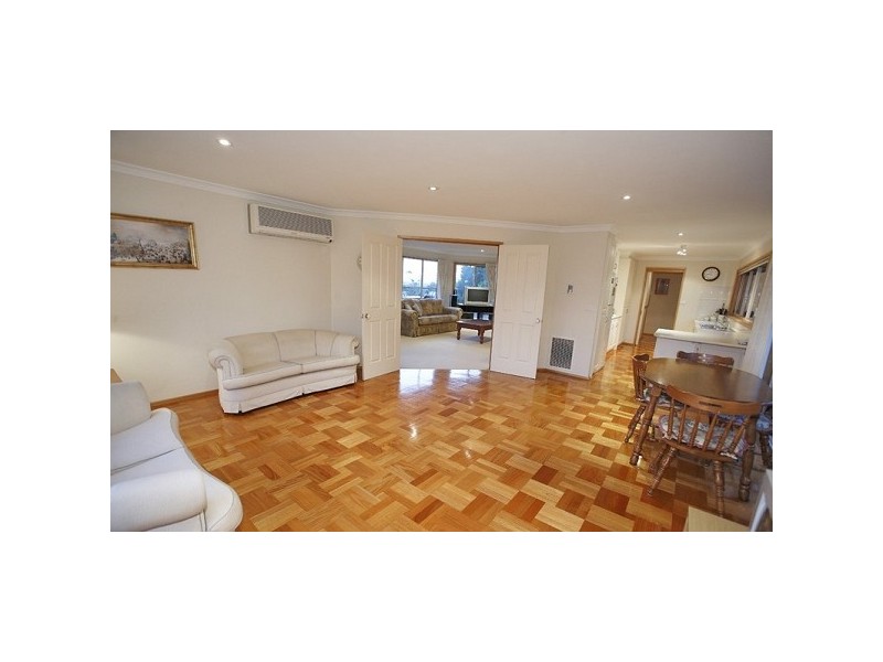 77 Eumeralla Grove, Mount Eliza VIC 3930