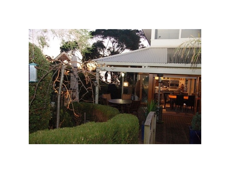 6 Bay Avenue, Mount Eliza VIC 3930