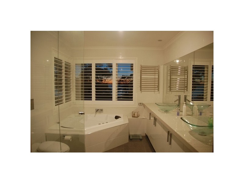 6 Bay Avenue, Mount Eliza VIC 3930