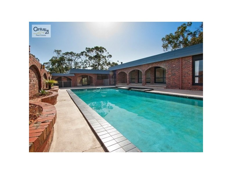10 Fernshaw Place, Mount Eliza VIC 3930
