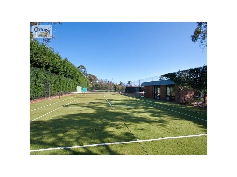 10 Fernshaw Place, Mount Eliza VIC 3930
