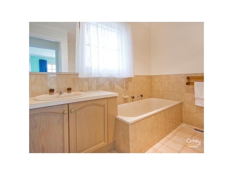 1/60 Wimborne Avenue, Mount Eliza VIC 3930