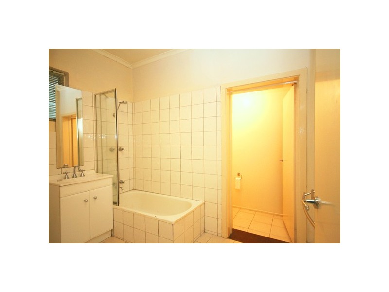 Unit 2 – 33 Kangaroo Road, Murrumbeena VIC 3163