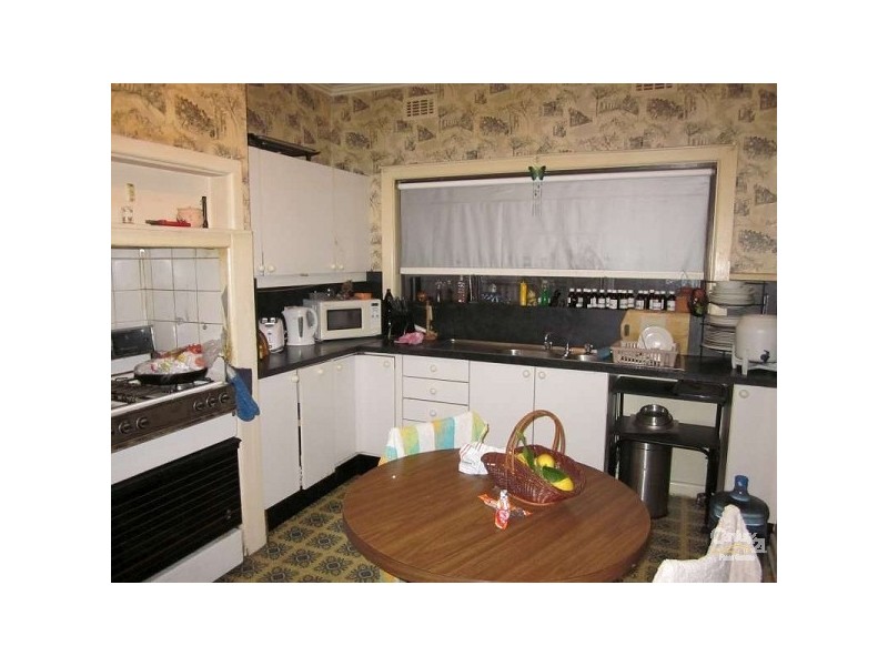 8 Kemp Street, Springvale VIC 3171