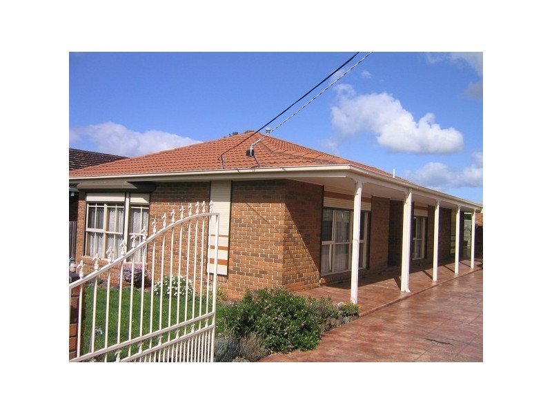 18 McKeon Circuit, Dandenong North VIC 3175