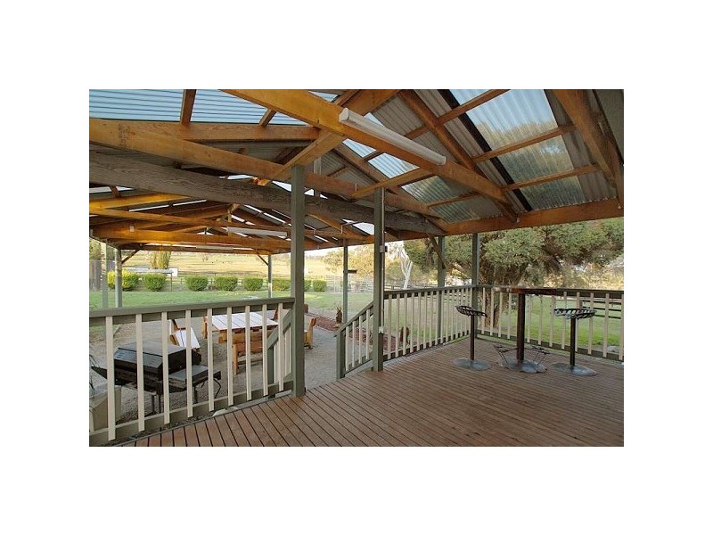 40 Snell Road, Nar Nar Goon VIC 3812