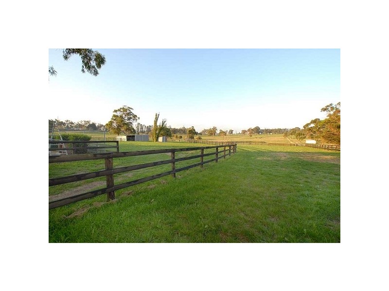 40 Snell Road, Nar Nar Goon VIC 3812