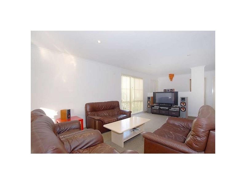 4/8 Larbert Road, Noble Park VIC 3174