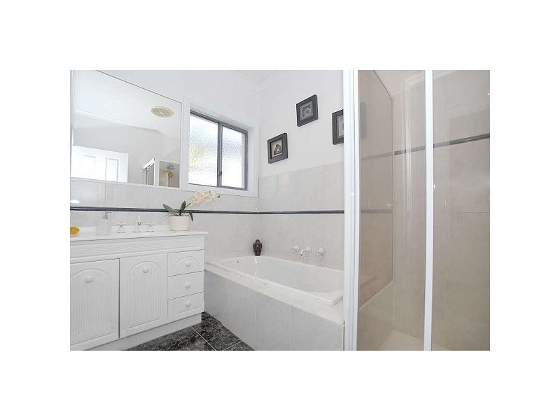 2/5 Lachlan Place, Keysborough VIC 3173