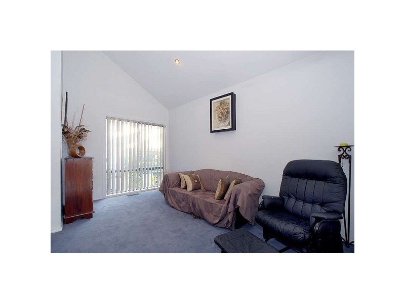 2/5 Lachlan Place, Keysborough VIC 3173
