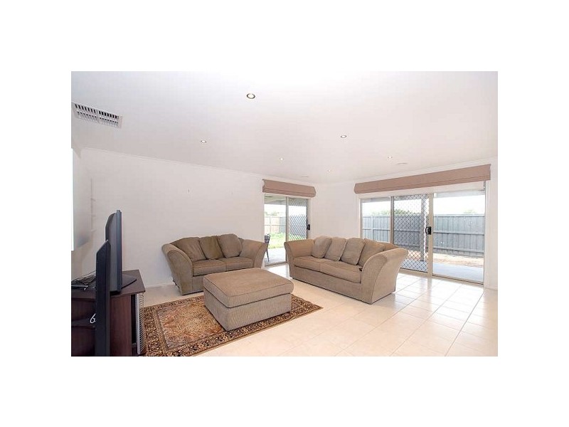 1 Clocktower Court, Berwick VIC 3806