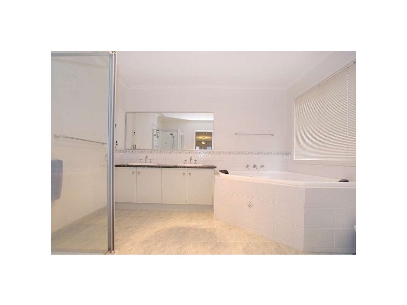 1 Clocktower Court, Berwick VIC 3806