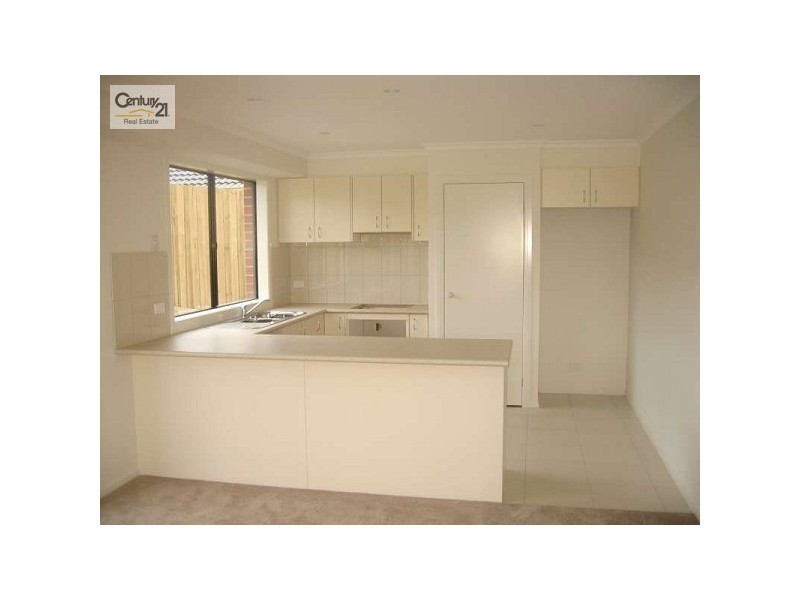 13 Yellow Gum Drive, Pakenham VIC 3810