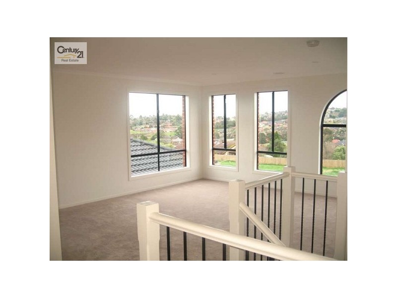 13 Yellow Gum Drive, Pakenham VIC 3810