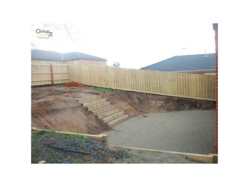 13 Yellow Gum Drive, Pakenham VIC 3810