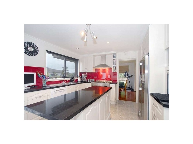 1 Nioka Court, Endeavour Hills VIC 3802