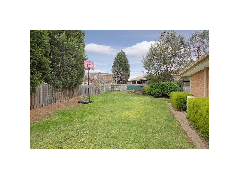 1 Nioka Court, Endeavour Hills VIC 3802