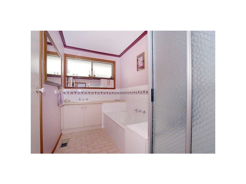 9 Roma Court, Eumemmerring VIC 3177
