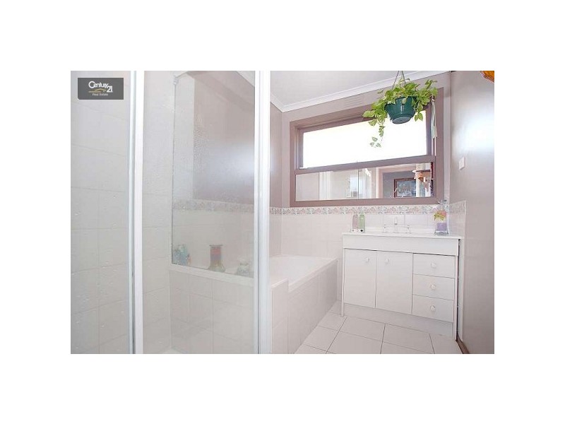 27 Beauvorno Avenue, Keysborough VIC 3173