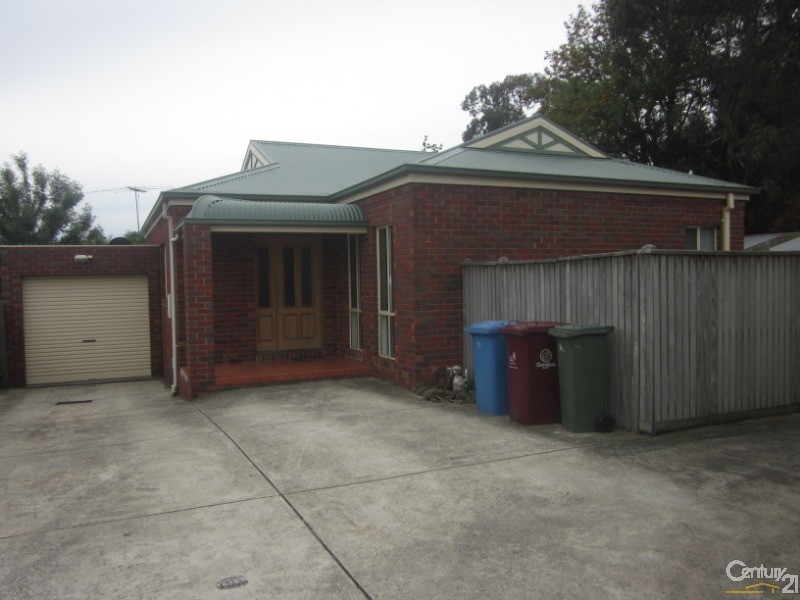 2/9 Koonalda Grove, Dandenong North VIC 3175