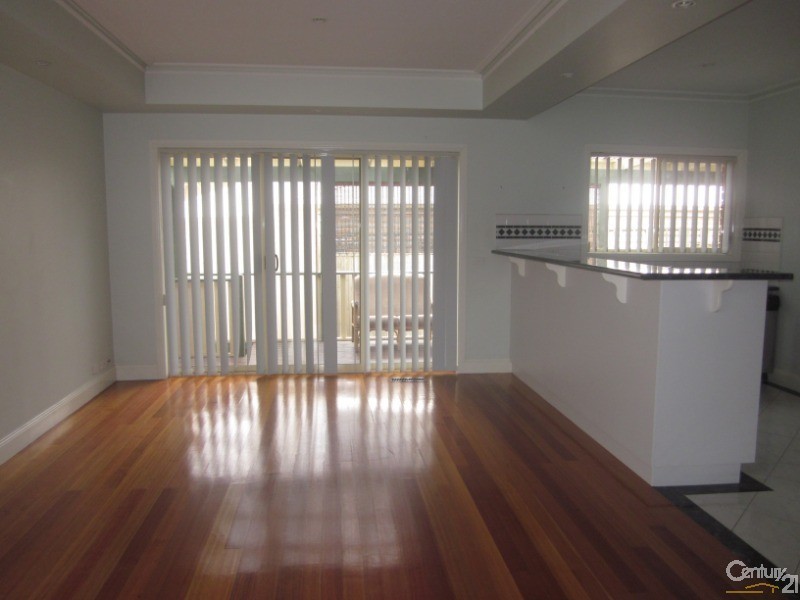 2/9 Koonalda Grove, Dandenong North VIC 3175
