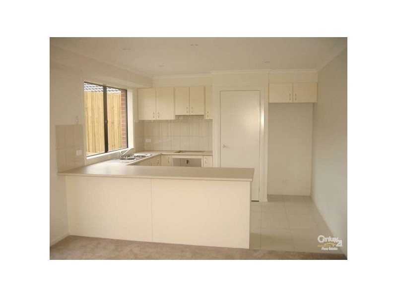 13 Yellow Gum Drive, Pakenham VIC 3810