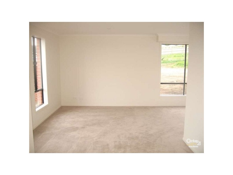 13 Yellow Gum Drive, Pakenham VIC 3810