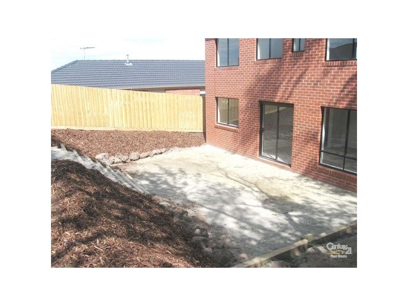 13 Yellow Gum Drive, Pakenham VIC 3810