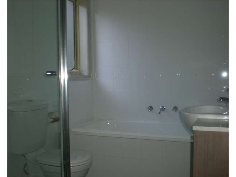 4/1174 Ballarto Road, Cranbourne VIC 3977