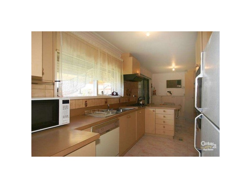 15 Bundeena Avenue, Keysborough VIC 3173