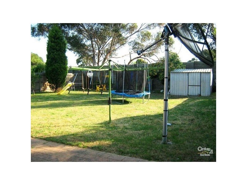 2 McKeon Circit, Dandenong North VIC 3175