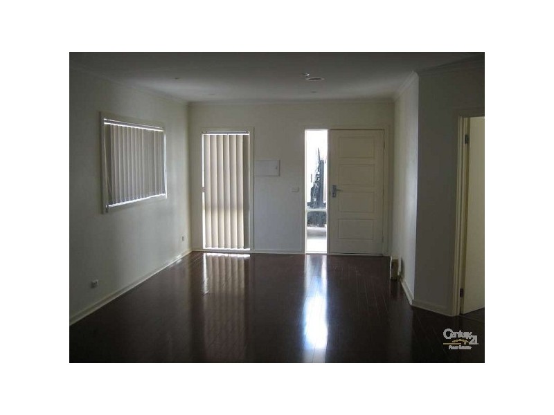 2/30 First Avn, Dandenong North VIC 3175